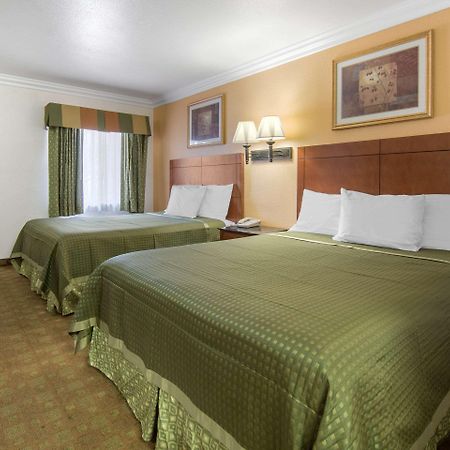 Rodeway Inn Adelanto Us 395 Exterior foto