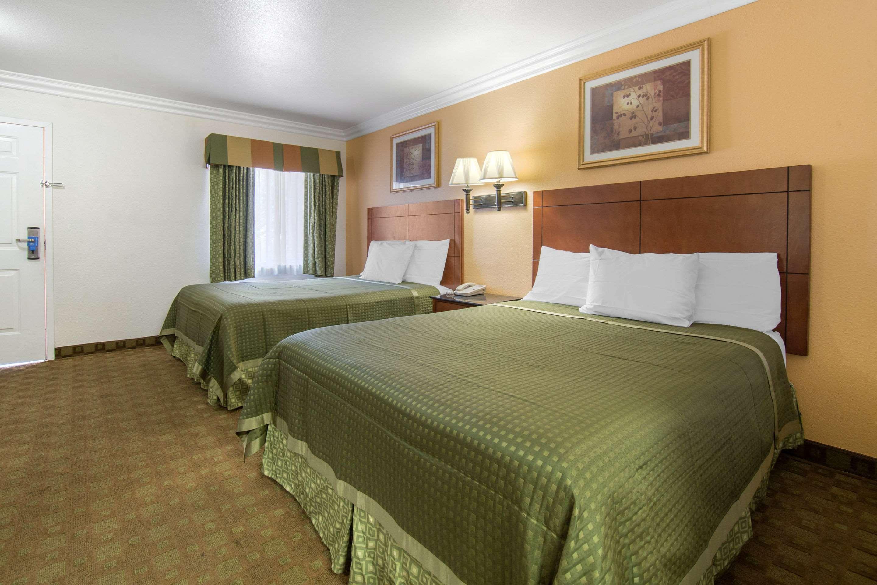 Rodeway Inn Adelanto Us 395 Exterior foto