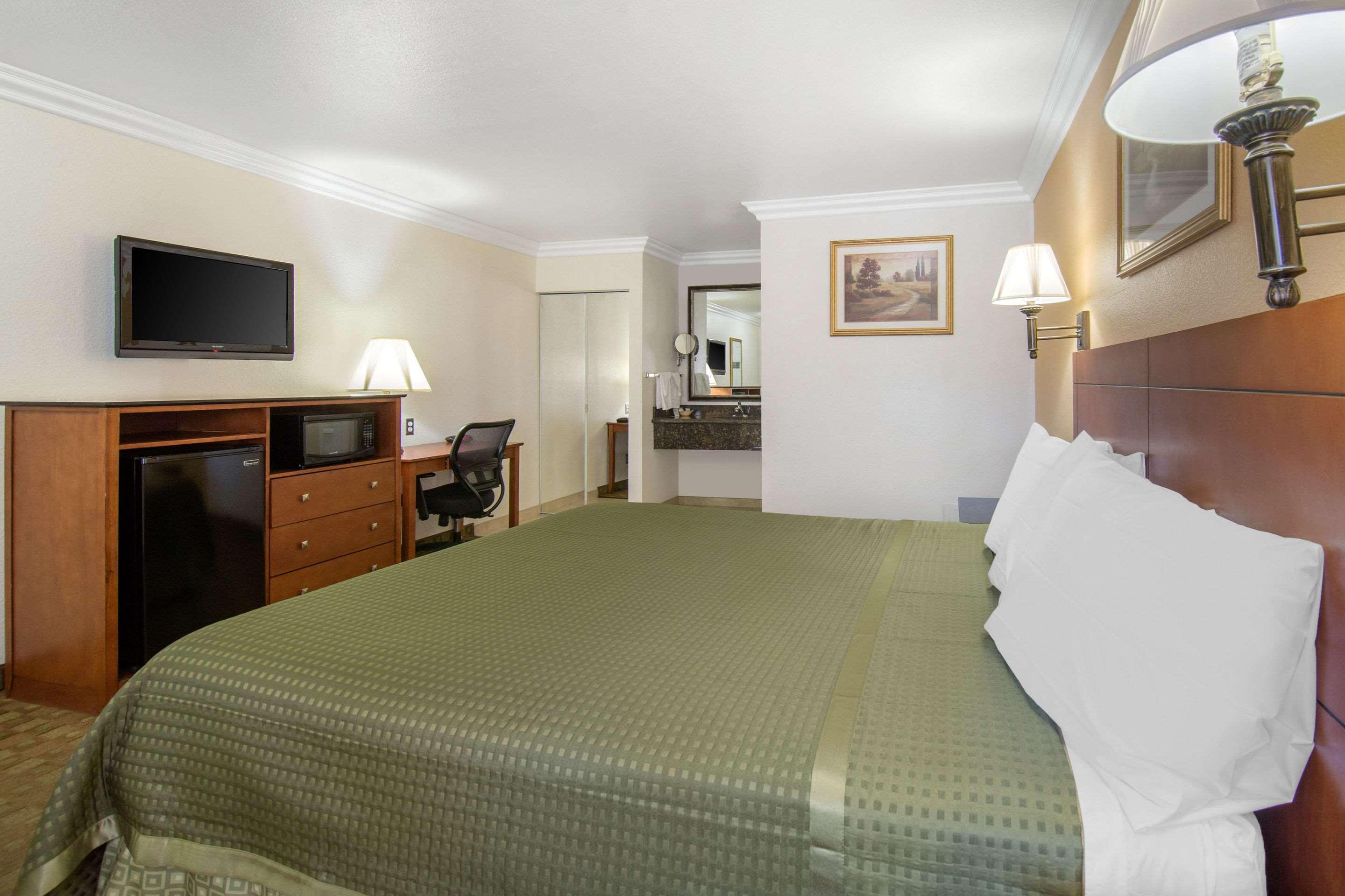Rodeway Inn Adelanto Us 395 Exterior foto